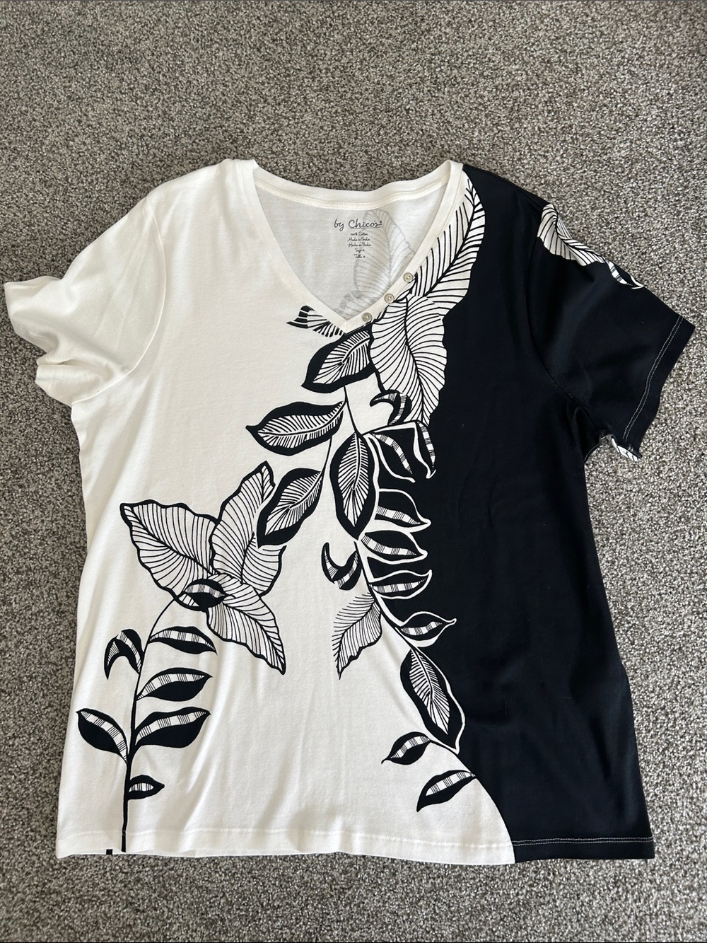 Chico's Black and White Short Sleeve V-Neck Floral Tee